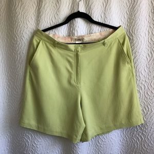 Tommy Bahama 100% SILK Summer Shorts Afternoon shopping or on the golf course .